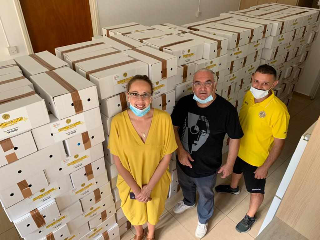 Κίτρινη Γραμμή: Πακέτα τροφίμων σε 900 οικογένειες