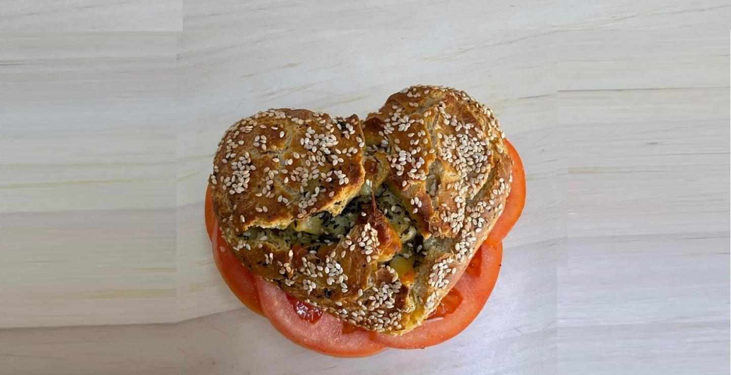 Διάσημος φούρνος θα φτιάξει και φέτος χαλλουμωτή σε σχήμα καρδιάς
