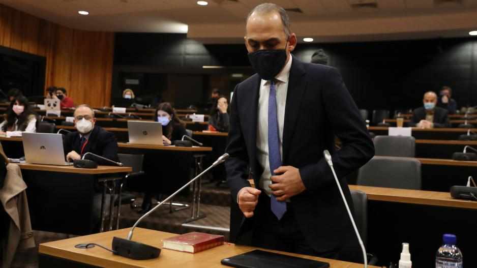 Aποποιήθηκε ευθυνών για τη κατάχρηση του προγράμματος πολιτογραφήσεων ο Χάρης