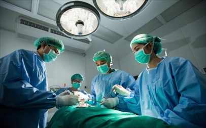 Διασωληνωμένη 36χρονη μετά από επέμβαση