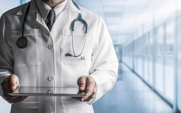 Καταγγελία για παιδίατρο σχετικά με πλαστό πιστοποιητικό εμβολιασμού