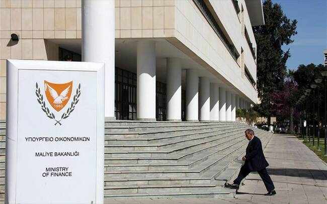 Ορατός ο κίνδυνος στάσης πληρωμών αν απορριφθεί ο προϋπολογισμός